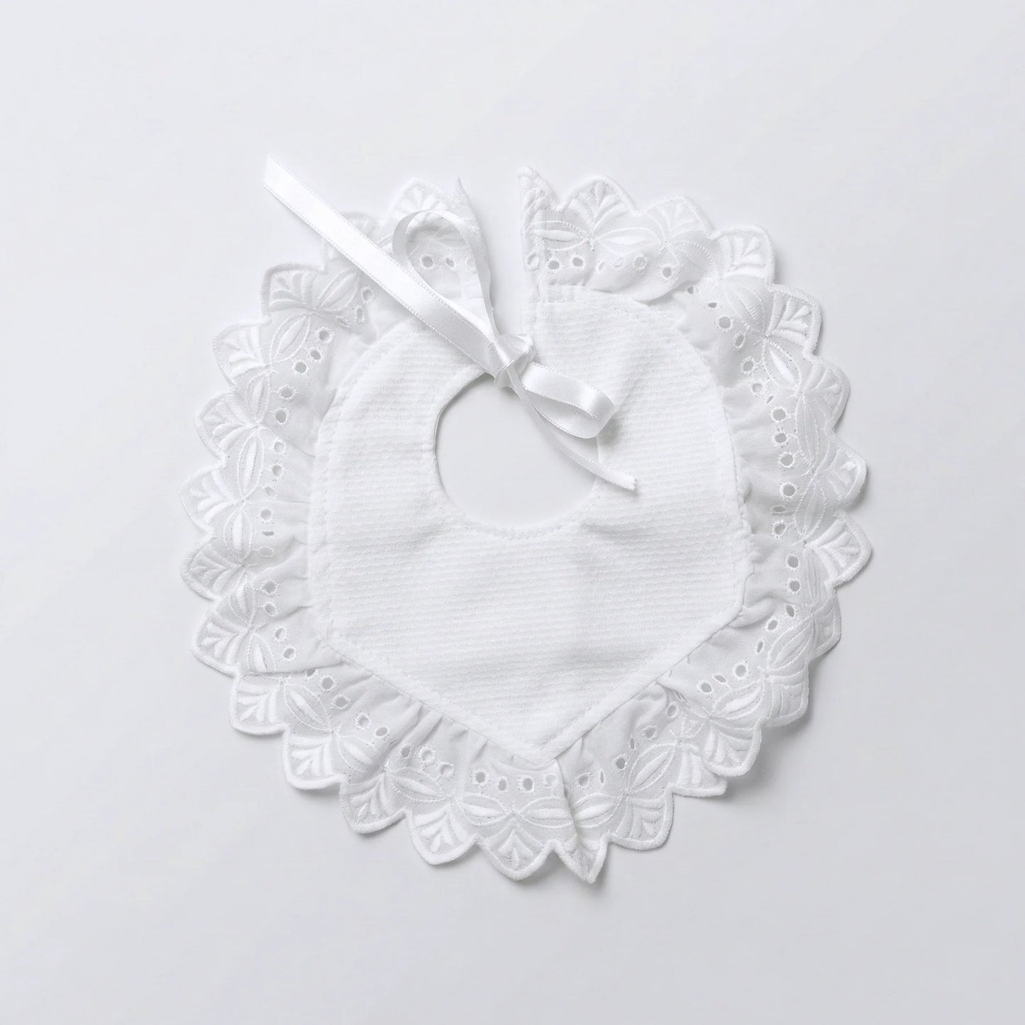 Babero triangular puntilla hojas