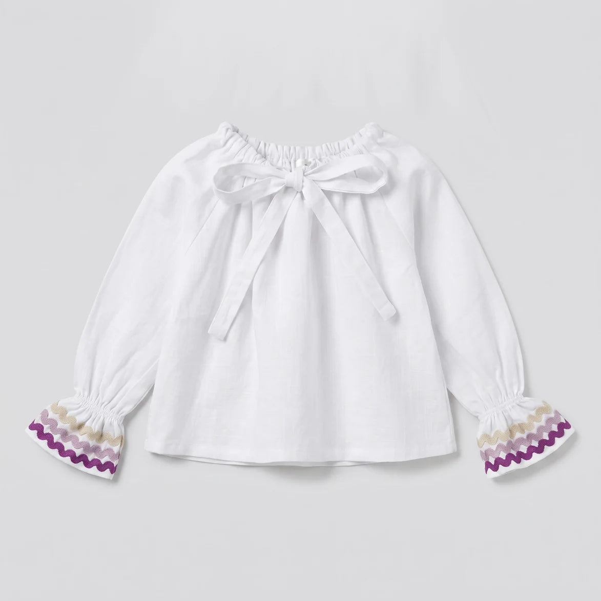 Blusa lazada blanca con detalle lila