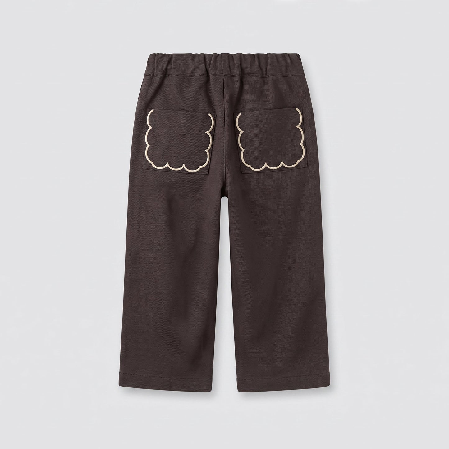 Pantalón chocolate bolsillos bordados